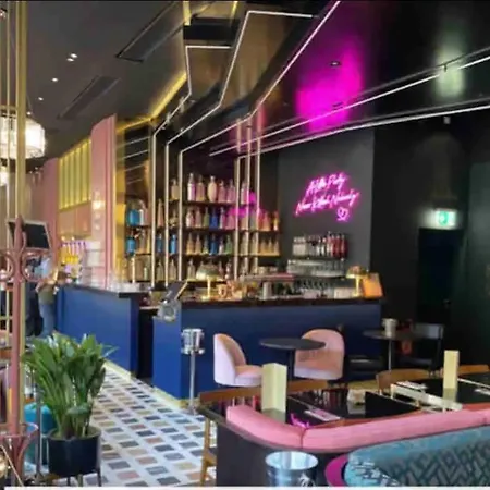 Kaya 2a - Downtown 2br With Balcony *