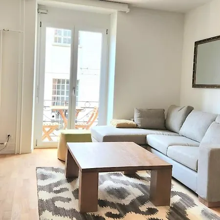 Kaya 2a - Downtown 2br With Balcony Apartment