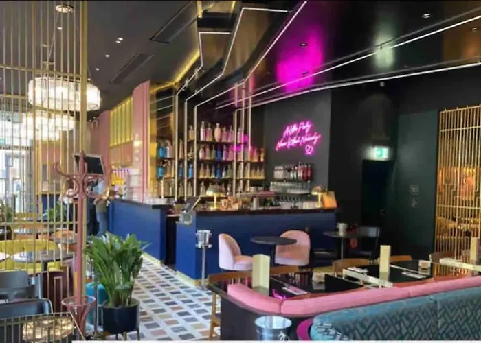 Kaya 2a - Downtown 2br With Balcony *