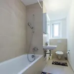Kaya 2a - Downtown 2br With Balcony *