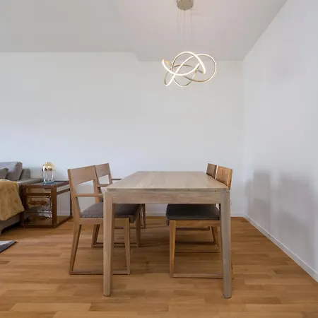 Kaya 2a - Downtown 2br With Balcony