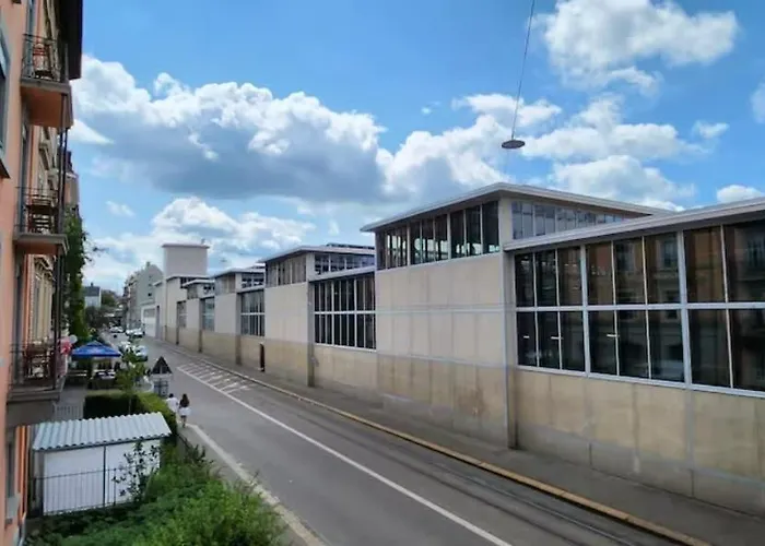 Kaya 2a - Downtown 2br With Balcony *