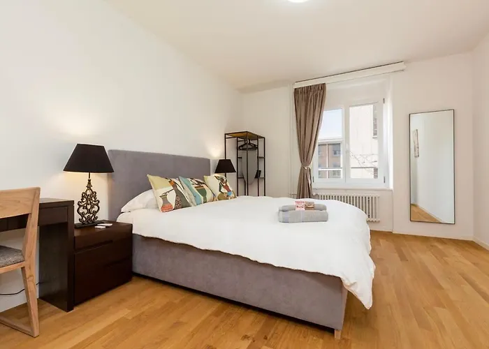 Kaya 2a - Downtown 2br With Balcony *